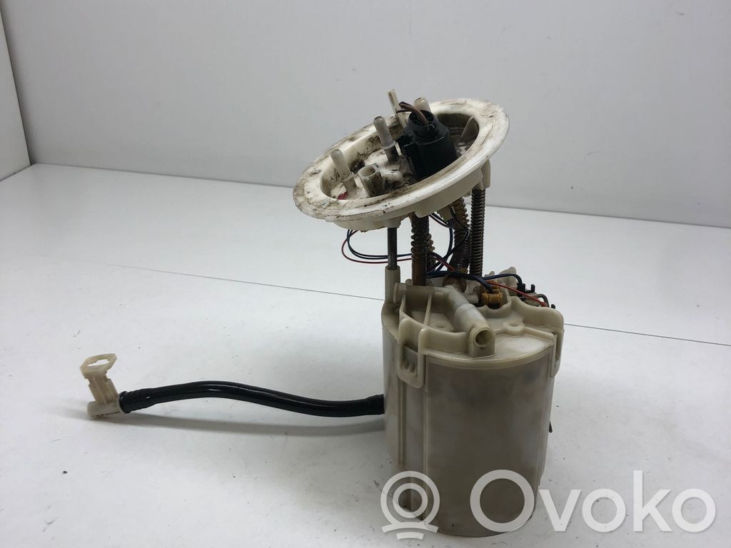 Audi A4 S4 B8 8K Polttoainesäiliön pumppu 