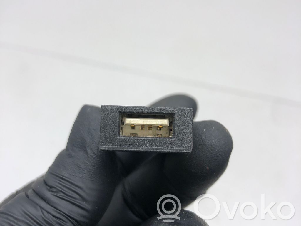 Opel Astra J USB socket connector 