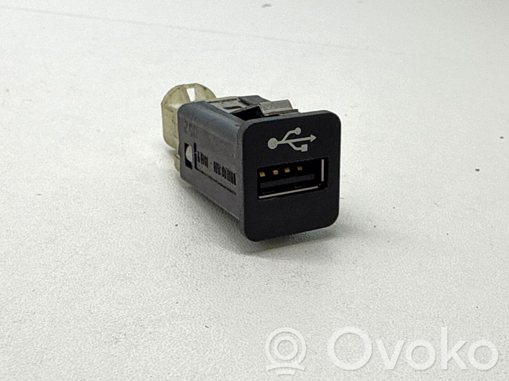 Enchufe conector USB   9237656