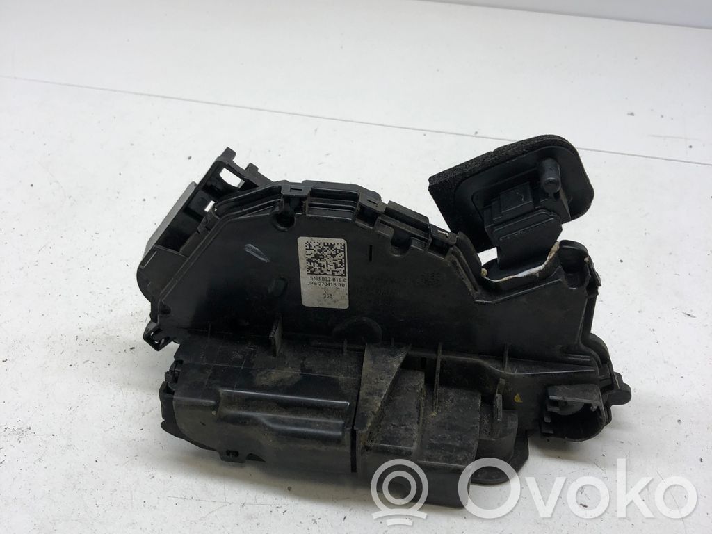 Volkswagen PASSAT B8 Zamek drzwi przednich 