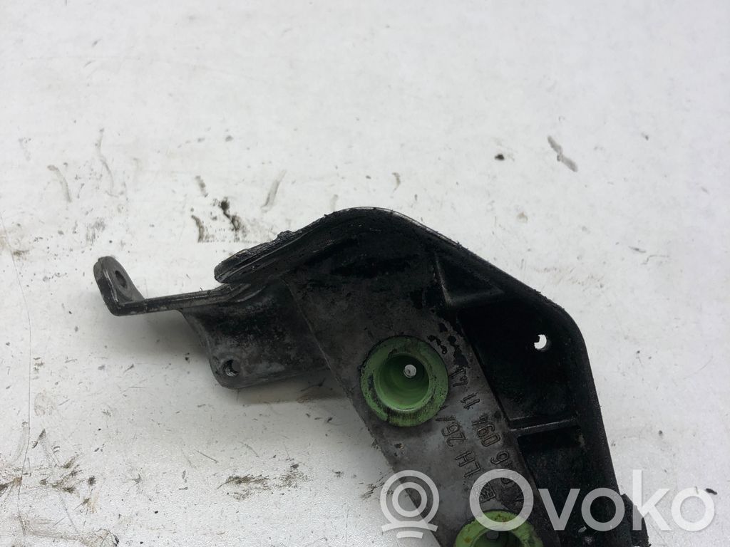 Mercedes-Benz C W203 Engine mounting bracket 
