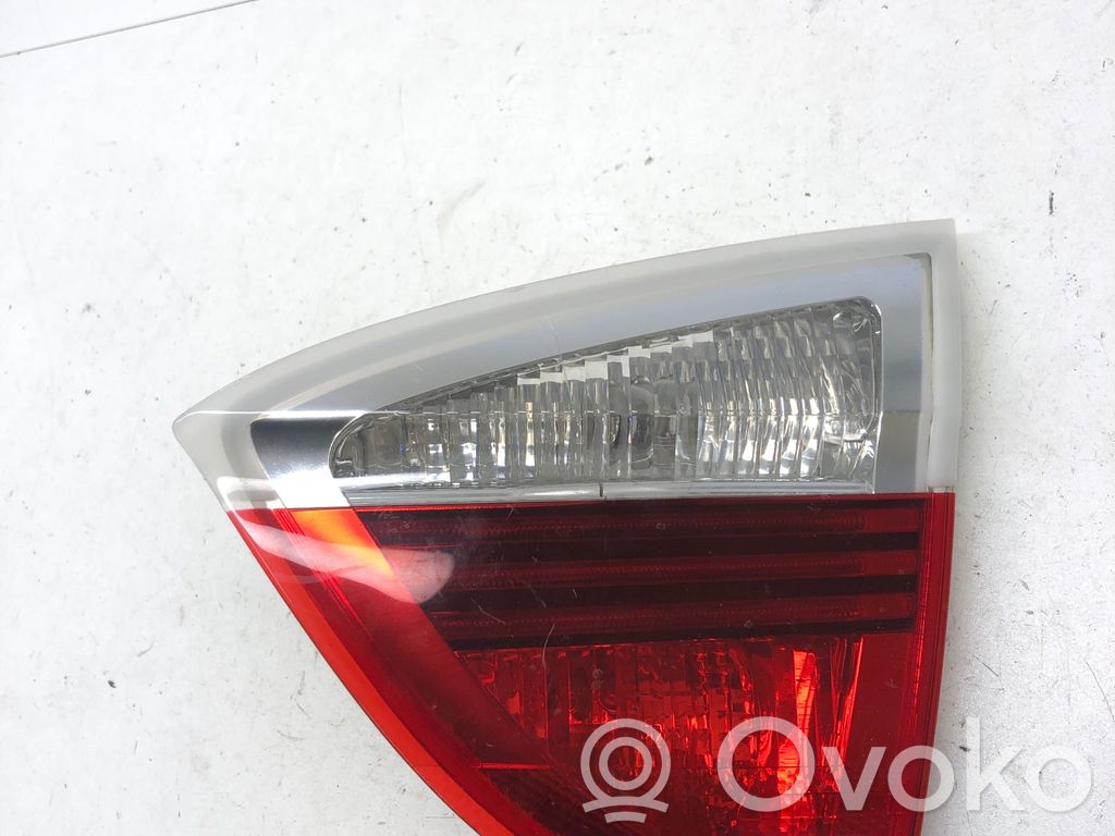 BMW 3 E90 E91 Aizmugurējais lukturis pārsegā 