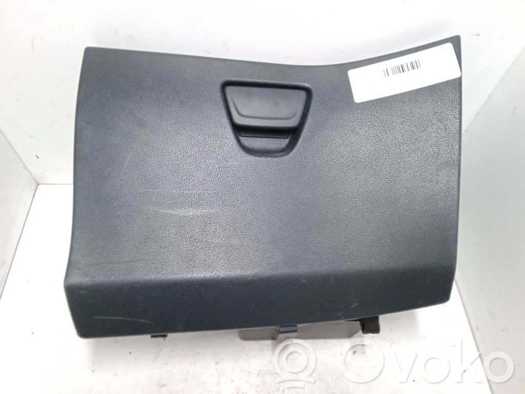Glove box