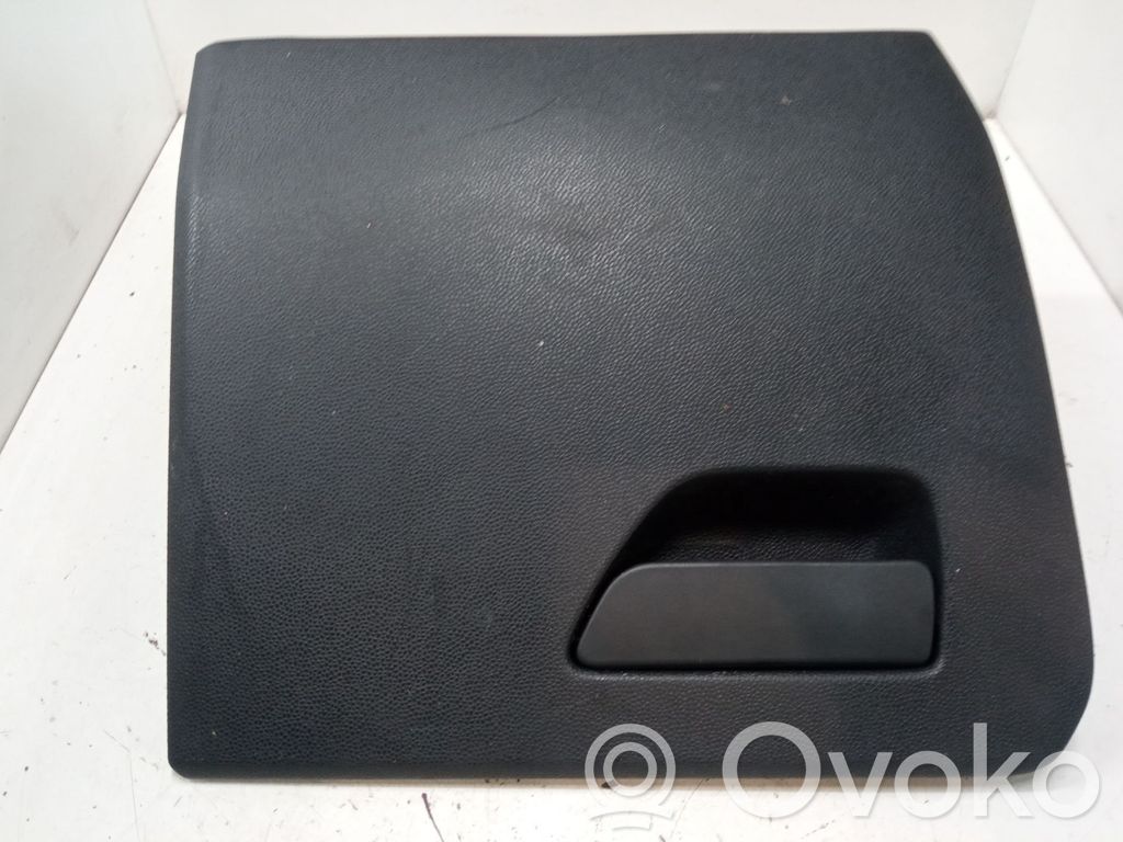 Glove box