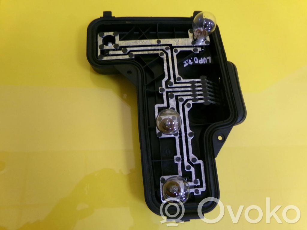 Volkswagen Lupo Takavalon polttimon suojan pidike 