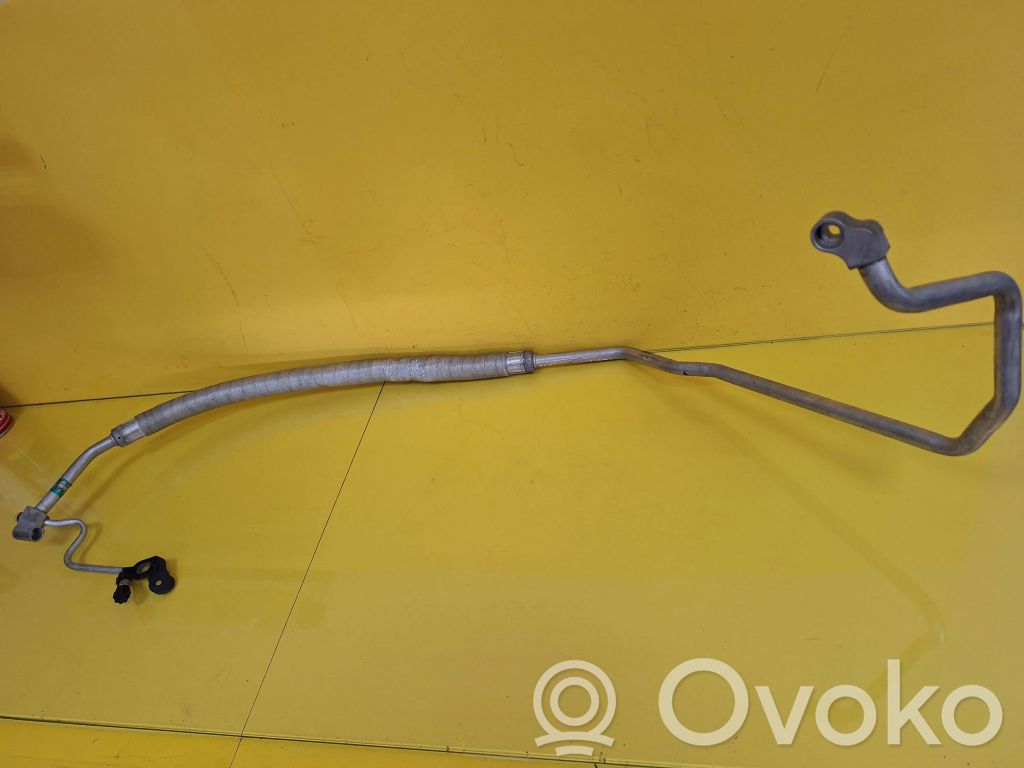 BMW 3 E46 Ilmastointilaitteen putki (A/C) 