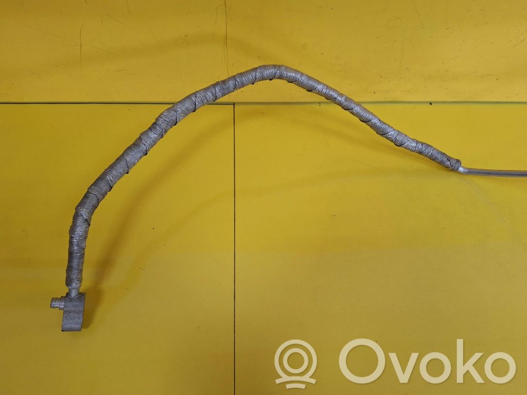 BMW 3 E46 Ilmastointilaitteen putki (A/C) 
