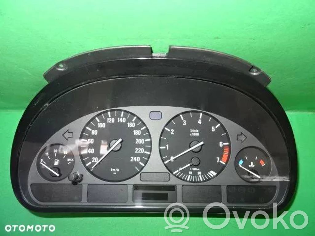 Geschwindigkeitsmesser Cockpit   8375900,62118375900