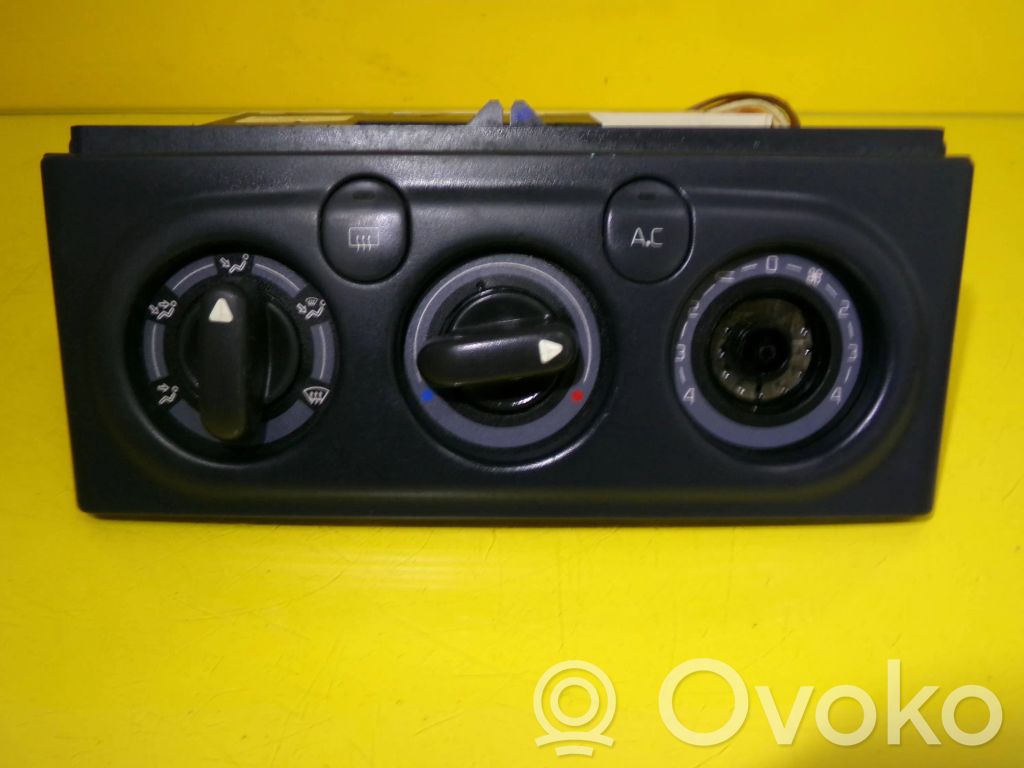 Renault Laguna I Climate control unit 