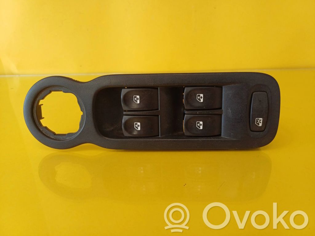 Renault Modus Electric window control switch 