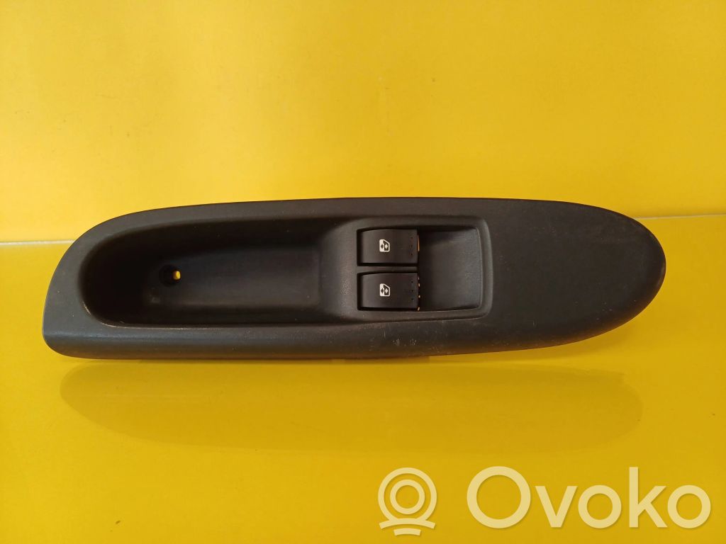 Renault Clio III Przyciski szyb 