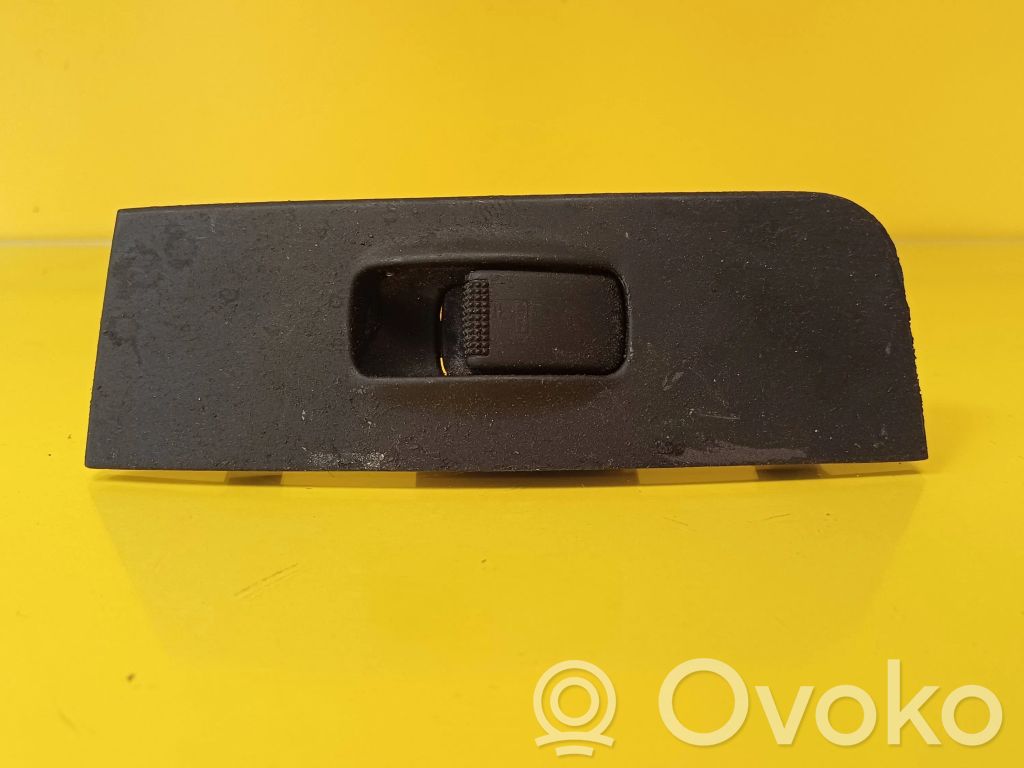 Electric window control switch   9358017500