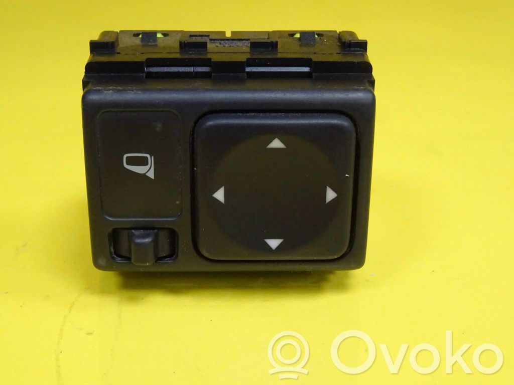 Wing mirror switch