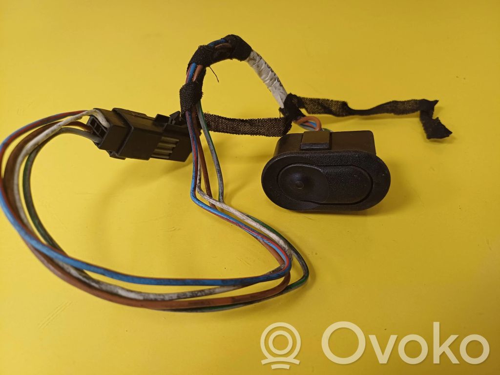 Opel Omega B1 Interruttore di controllo dell’alzacristalli elettrico 