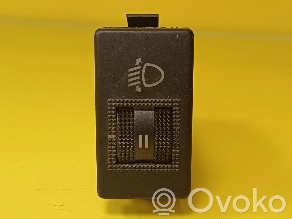 Headlight level height control switch   8D0941301