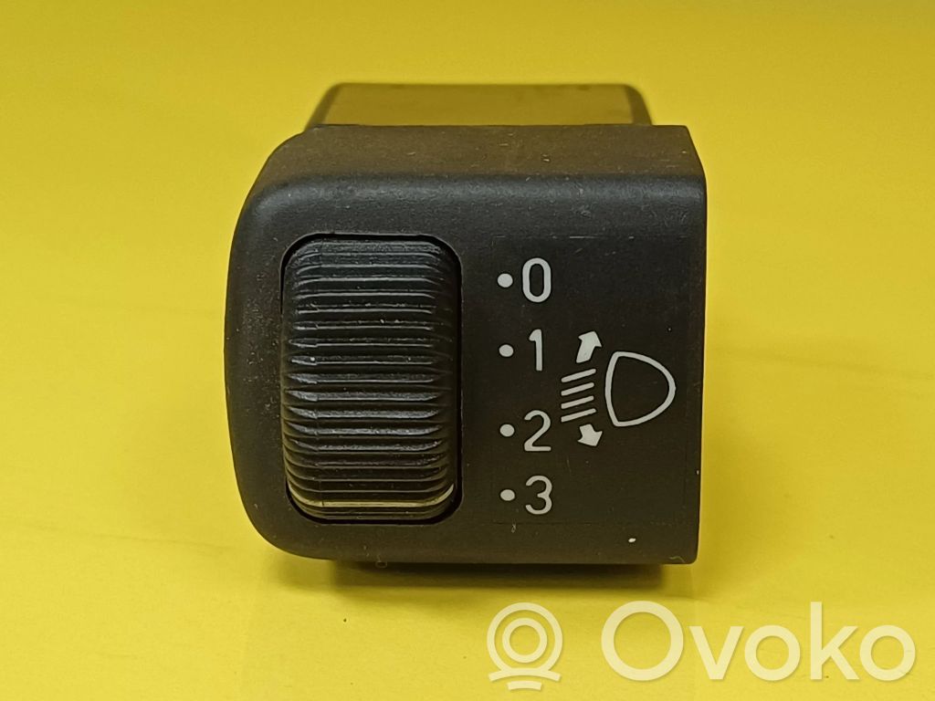 Headlight level height control switch   S501580