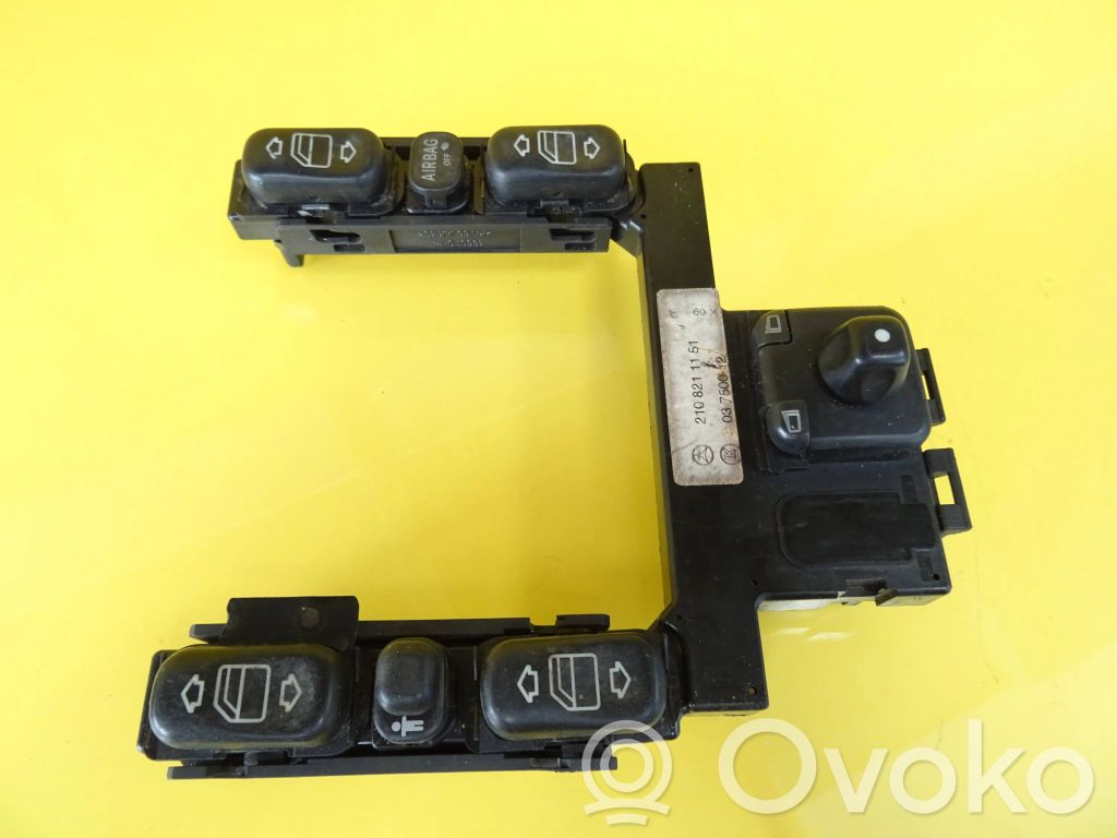 Mercedes-Benz E W210 Electric window control switch 