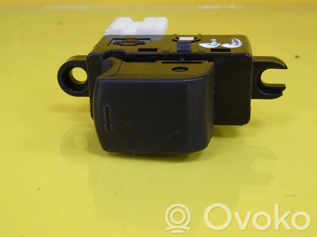 Electric window control switch