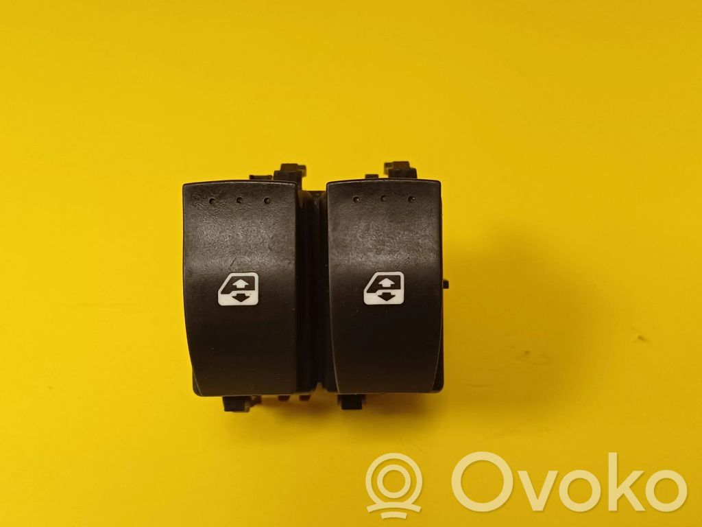 Renault Megane II Electric window control switch 