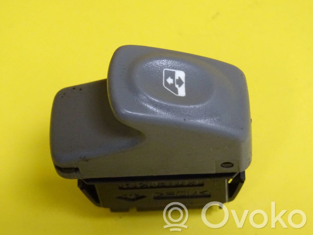 Renault Twingo I Electric window control switch 