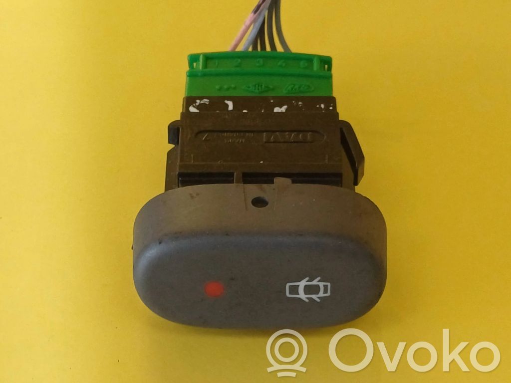 Renault Clio II Central locking switch button 