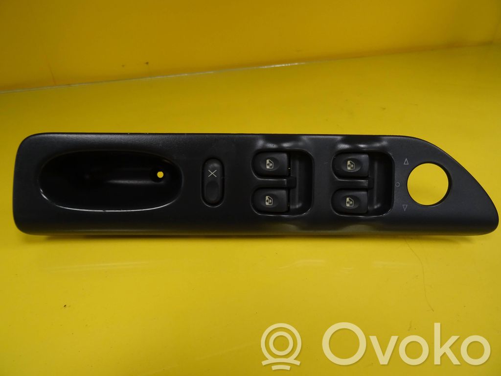 Renault Laguna I Electric window control switch 