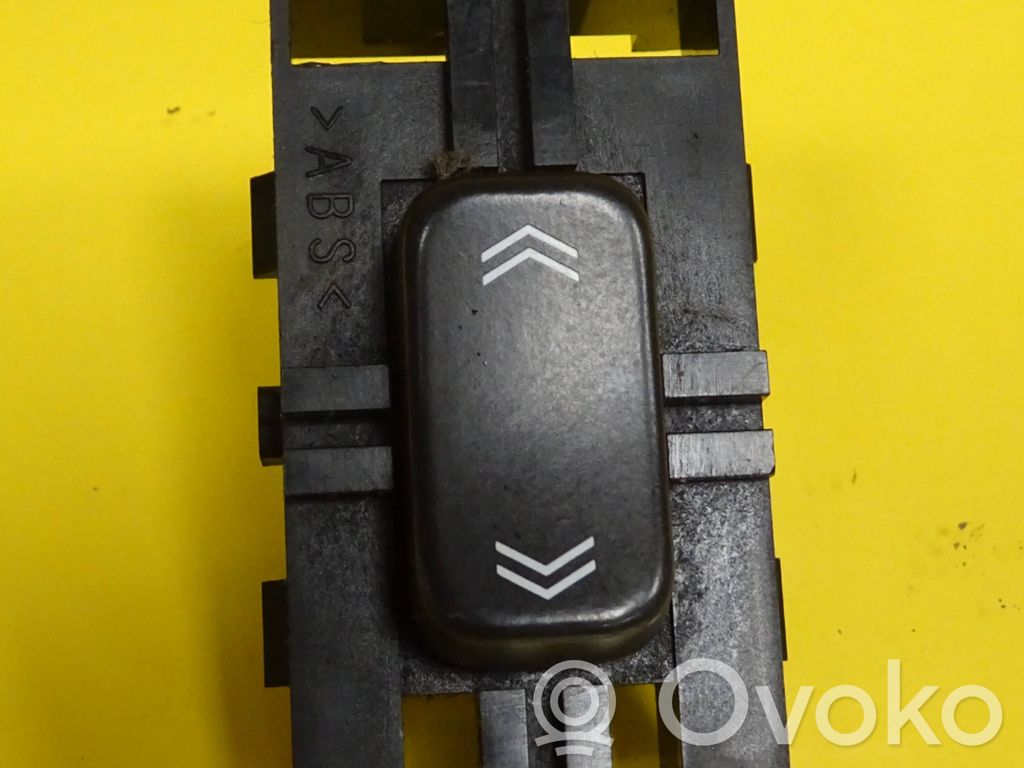 Cadillac CTS Electric window control switch 