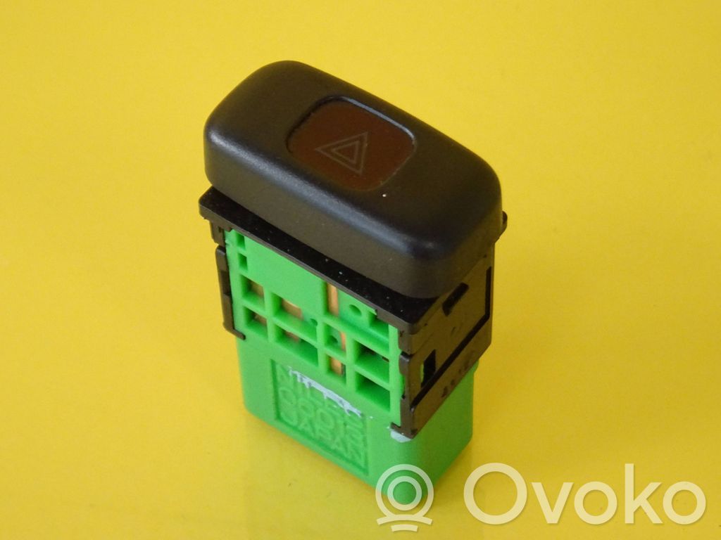 Mitsubishi Galant Botón interruptor de luz de peligro 