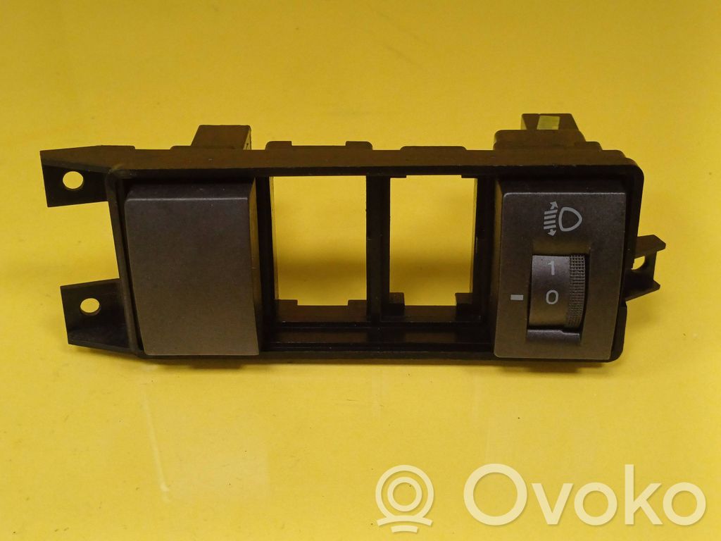 Hyundai Elantra Headlight level height control switch 
