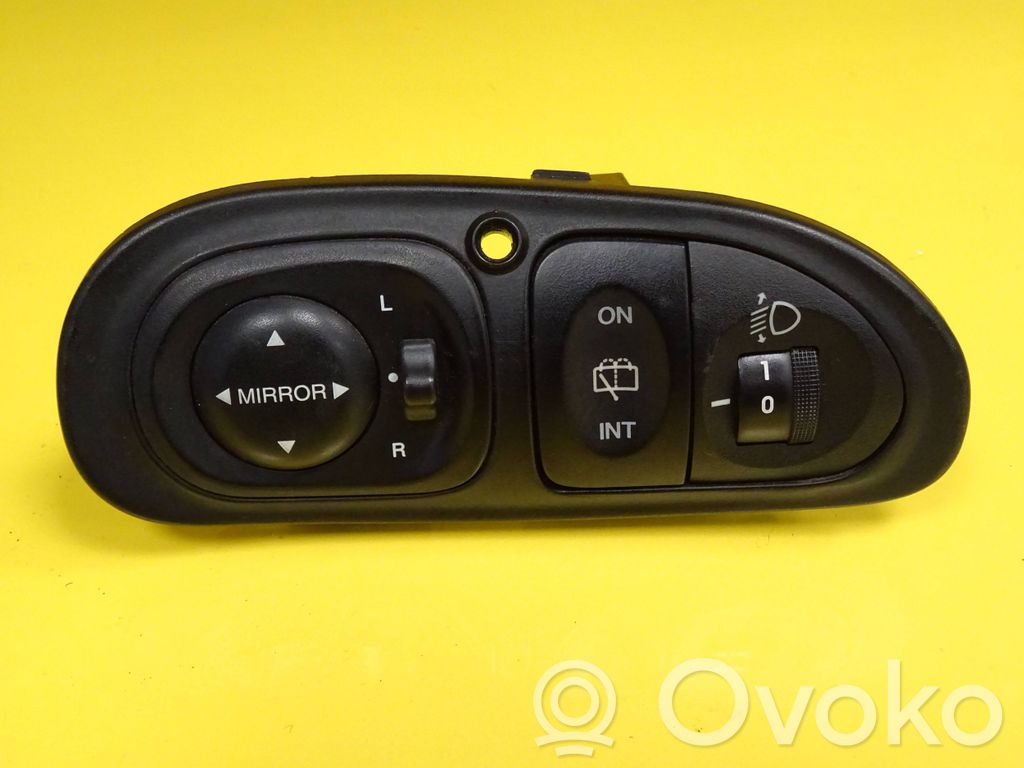 Hyundai Lantra I Interruptor del espejo lateral 