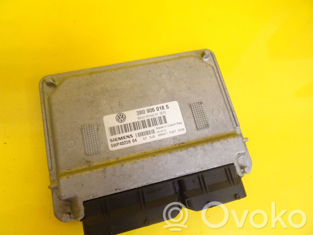 Volkswagen PASSAT B5 Engine control unit/module 