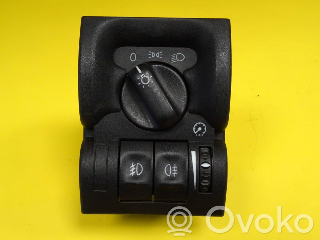 Light switch   09138337