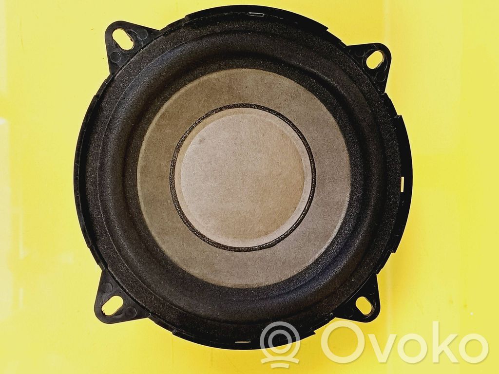 Renault Scenic I Garsiakalbis (-iai) priekinėse duryse 