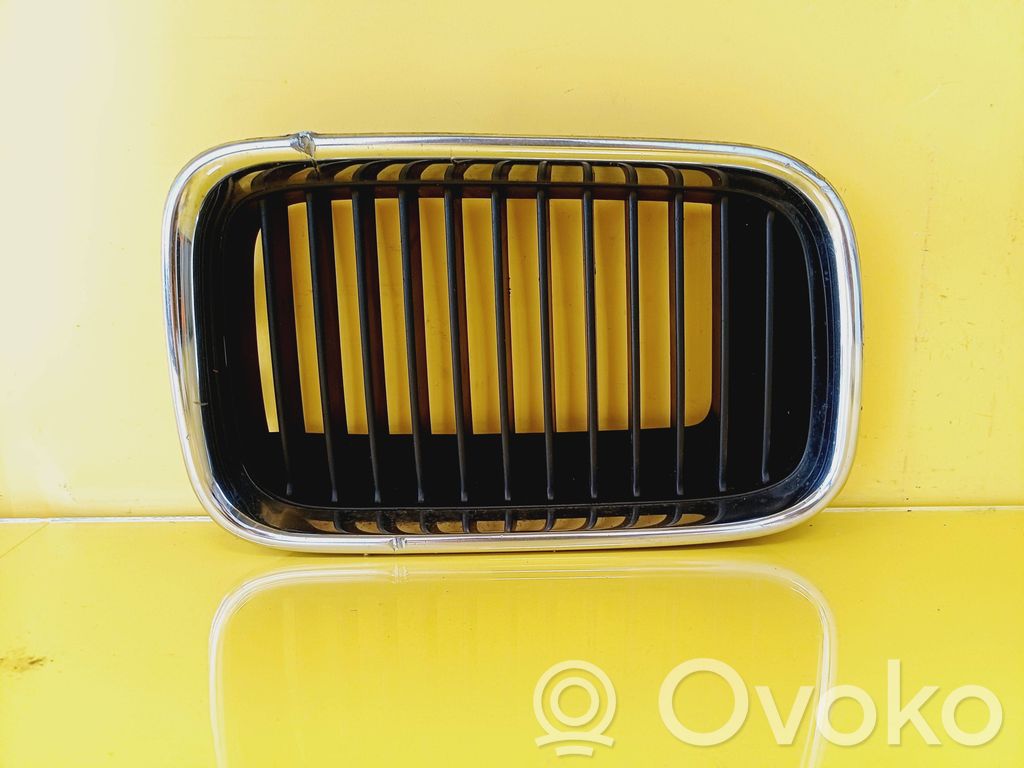 BMW 3 E36 Priekšējais režģis 