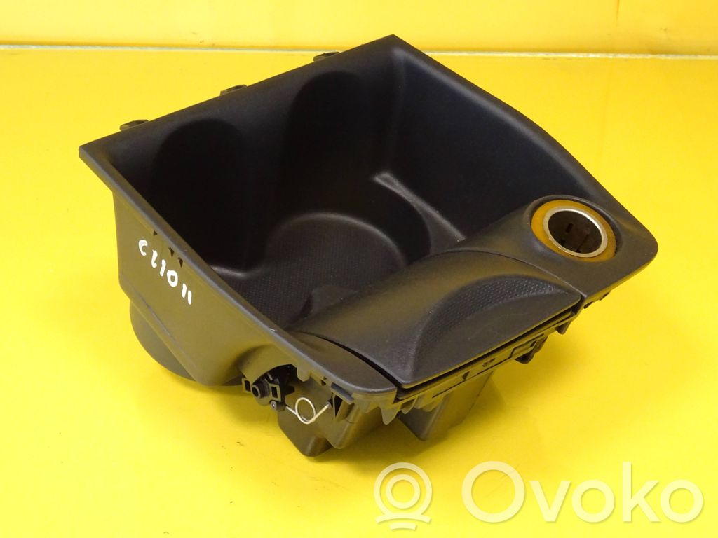 Renault Clio II Auton tuhkakuppi 
