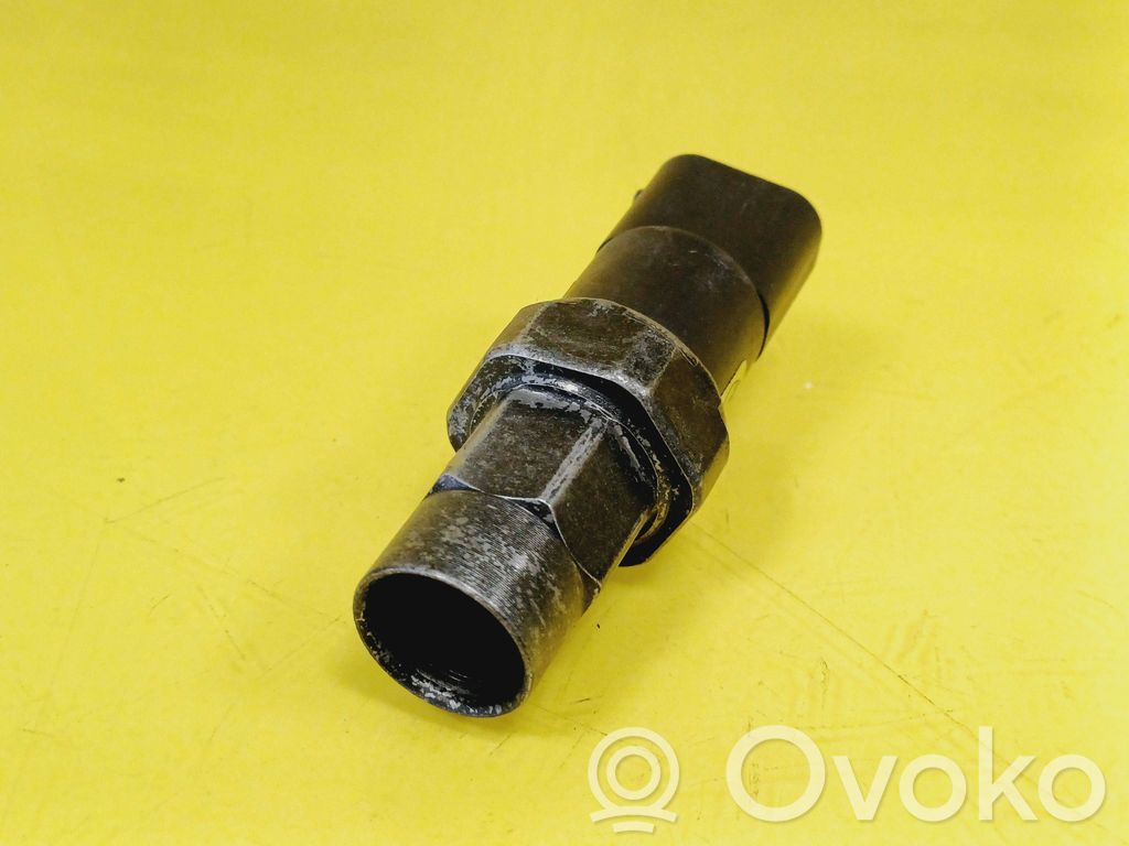 BMW 3 E36 Air conditioning (A/C) pressure sensor 