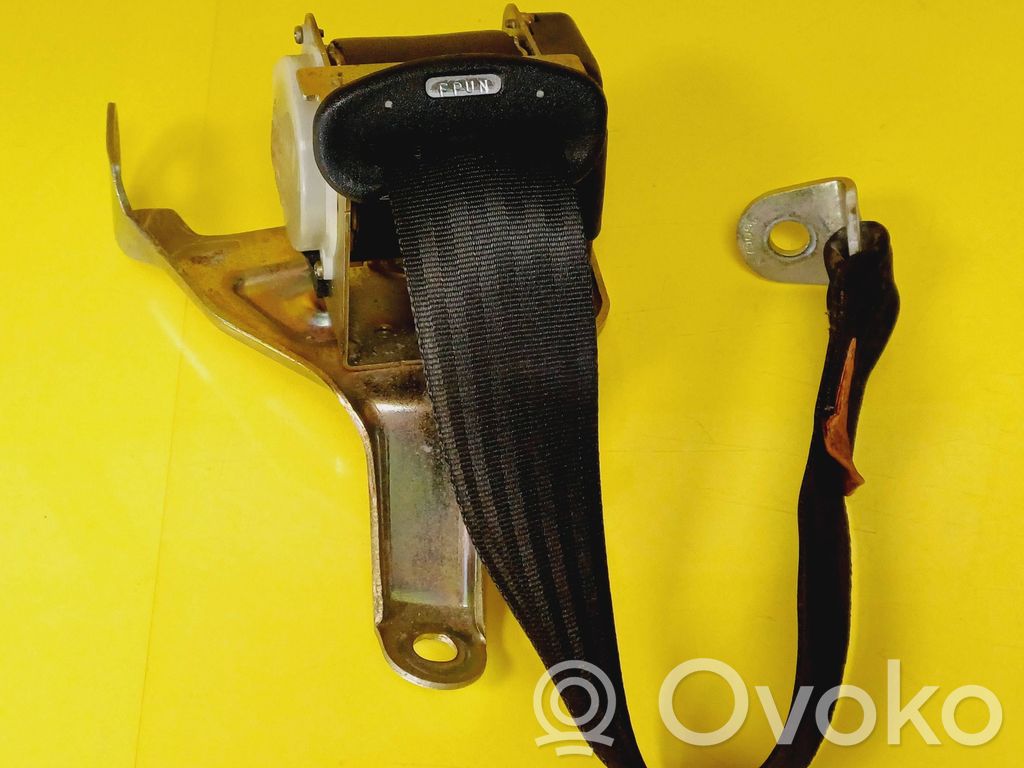 Mazda 626 Cinturón trasero 