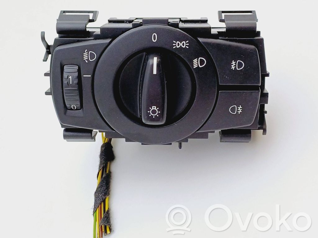 Lichtschalter   693279402