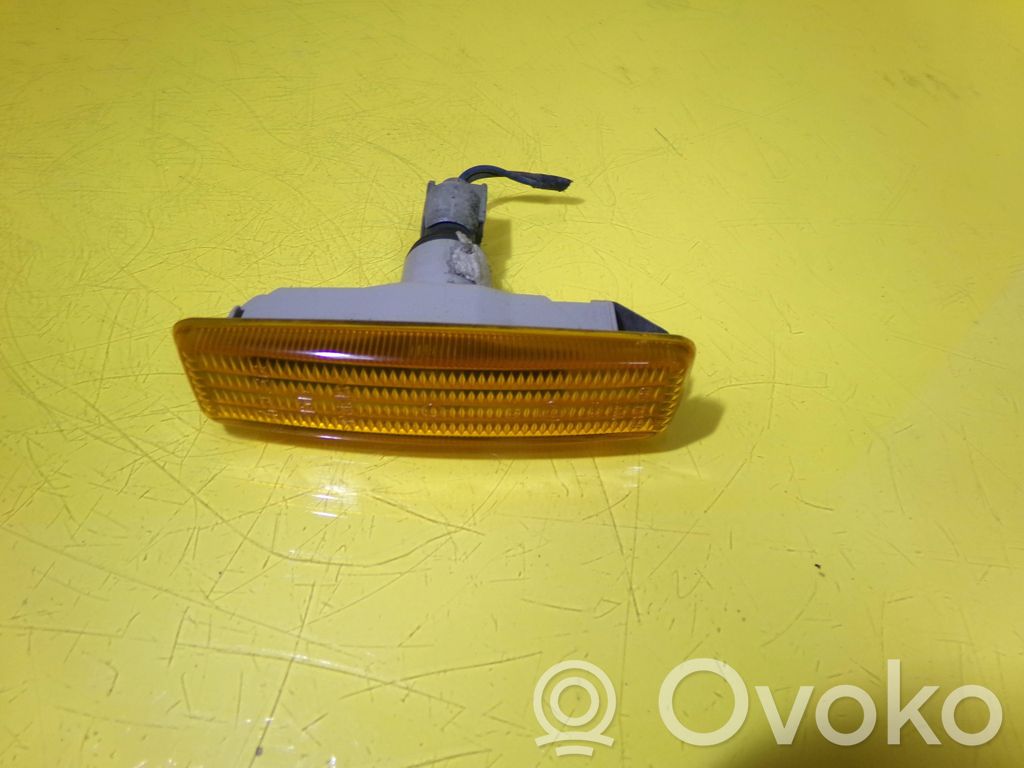 Front fender indicator light   8360589