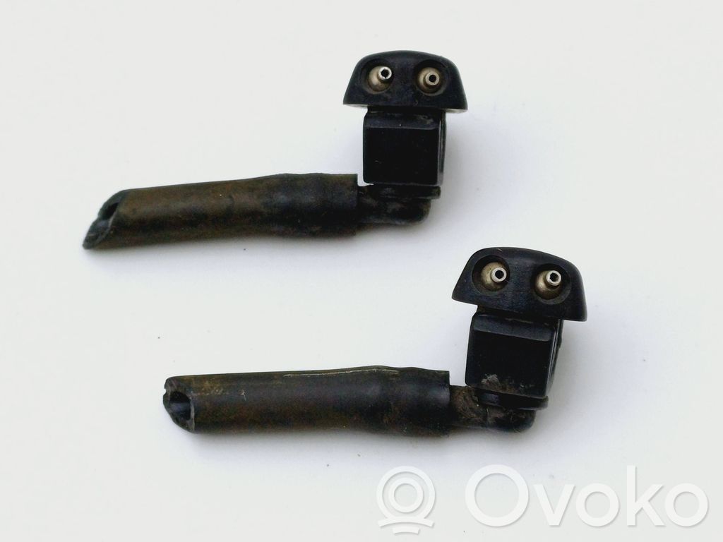 Windshield washer spray nozzle