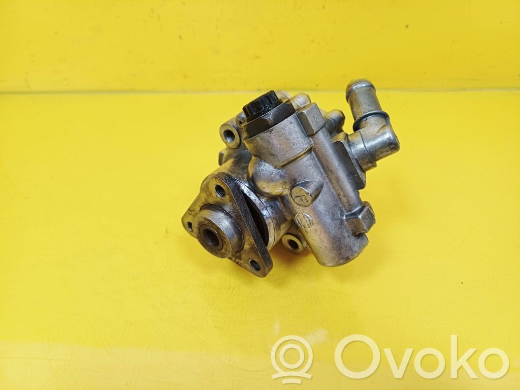 Opel Vectra B Ohjaustehostimen pumppu 