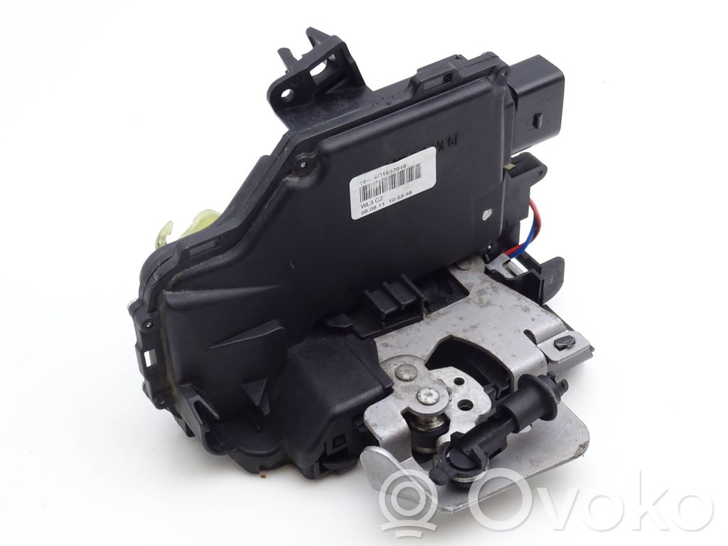 Audi A6 S6 C5 4B Front door lock 