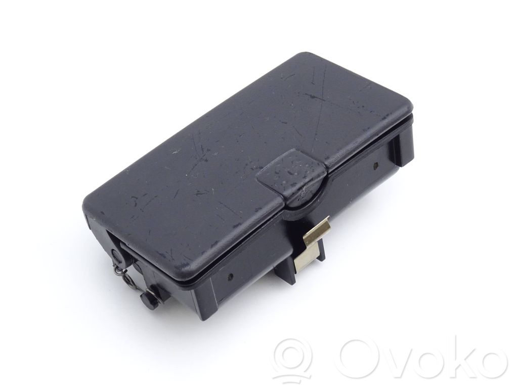 Opel Corsa C Aschenbecher 