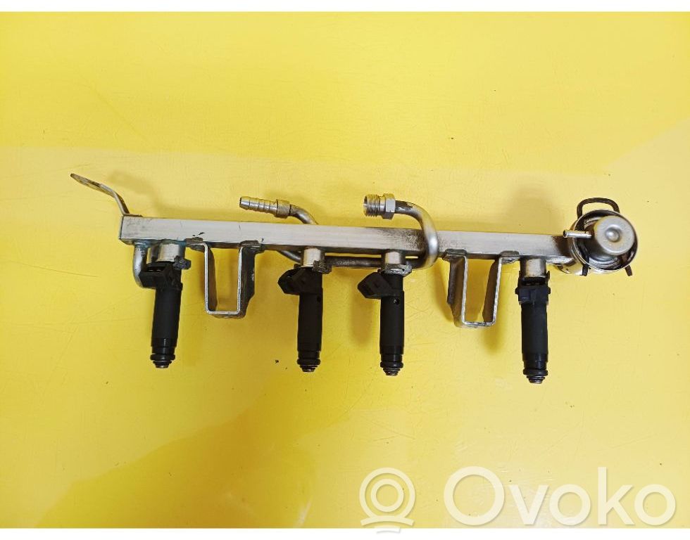 Volkswagen PASSAT B5.5 Tubo principal de alimentación del combustible 