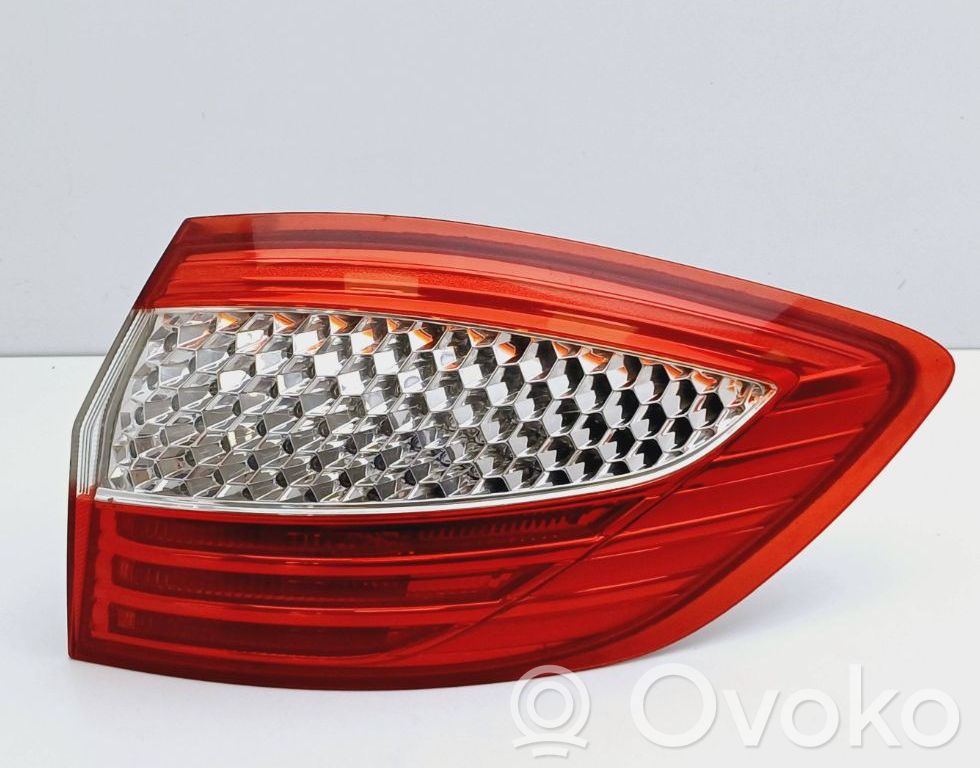 Ford Mondeo MK IV Rückleuchte Heckleuchte 