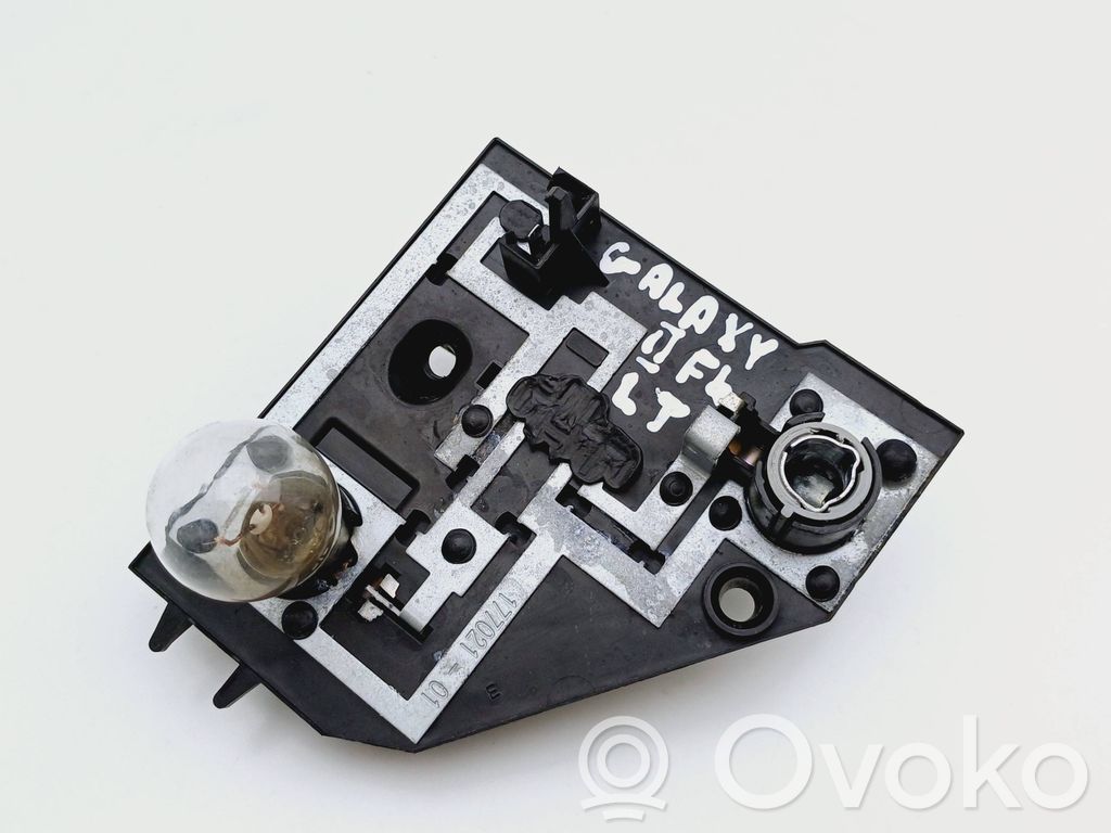 Ford Galaxy Cubierta del soporte de la lámpara de la luz trasera 