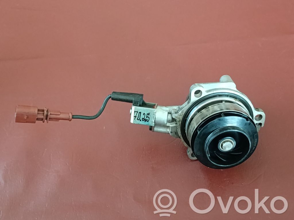 Volkswagen Touran III Bomba de agua 