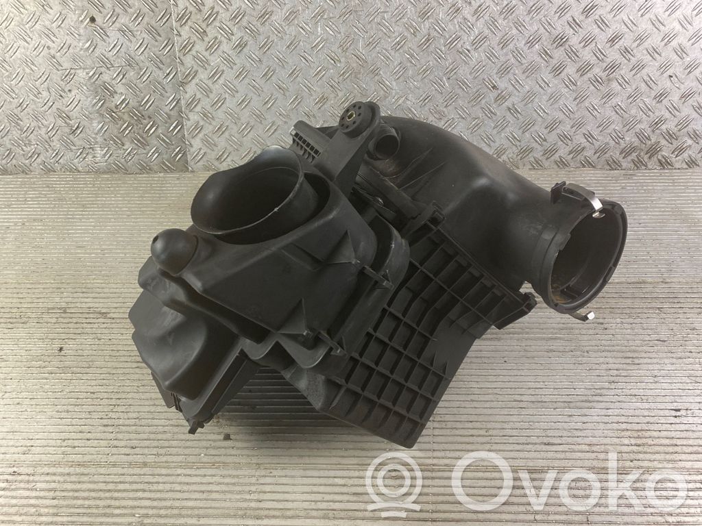 Air filter box   7501193