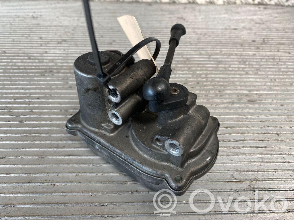 Vārsta kustināšanas motoriņš   059129086M