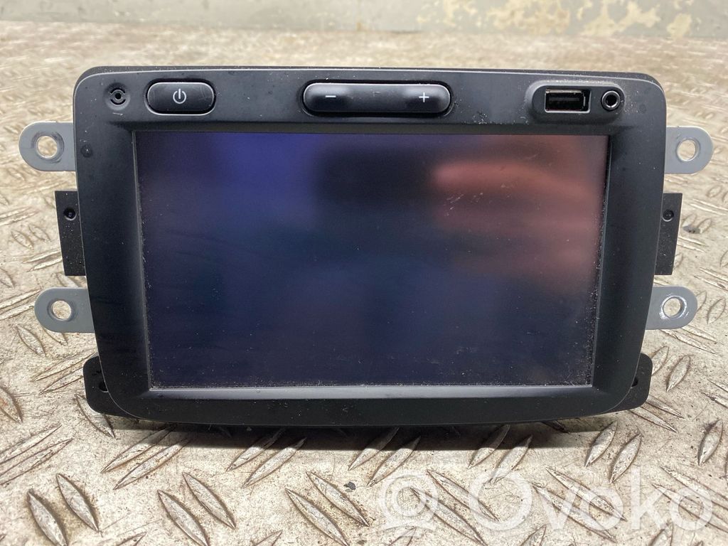 Dacia Dokker Panel / Radioodtwarzacz CD/DVD/GPS 